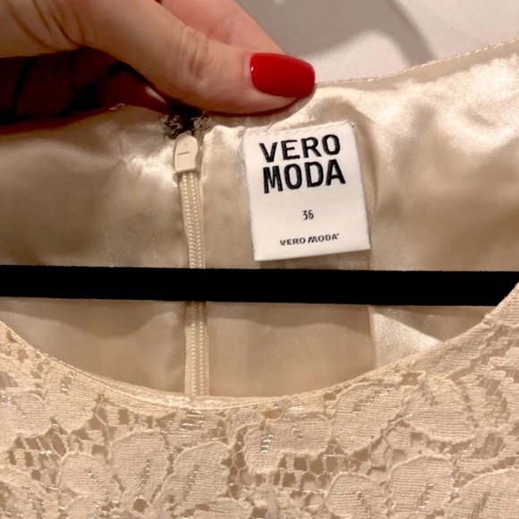 VERO MODA Ivory lace dress - Picture 2 of 4